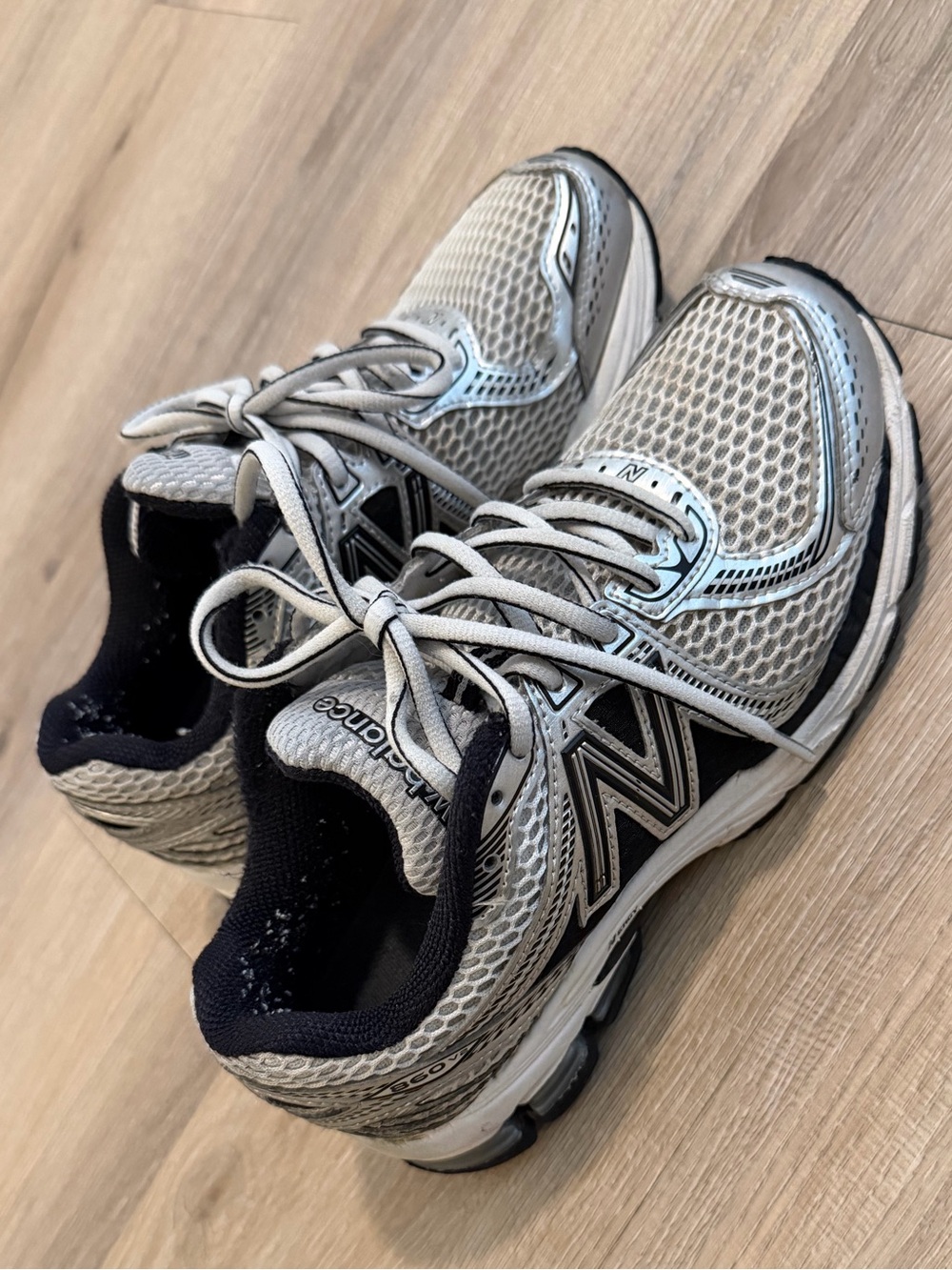 New Balance 860